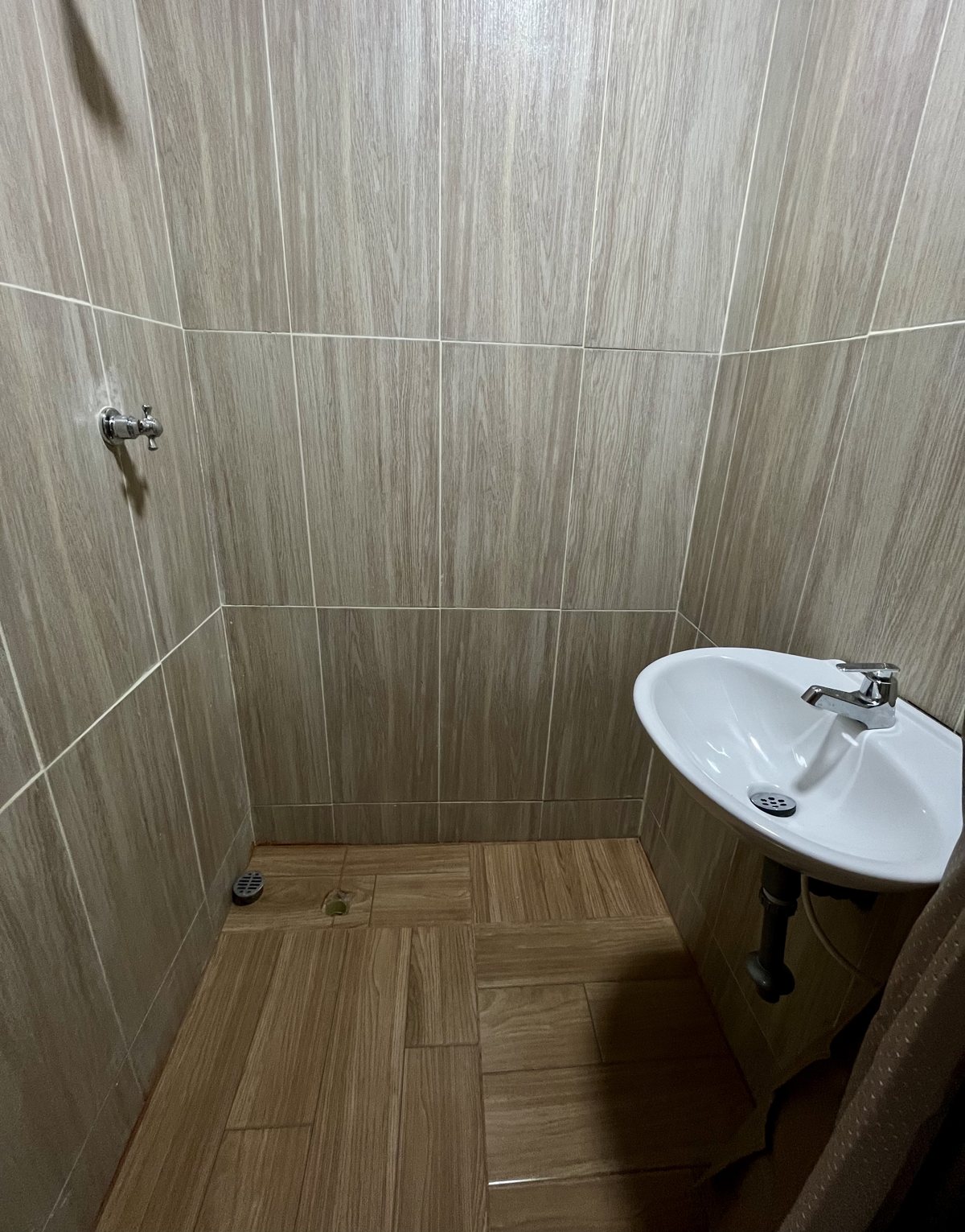 Private bathroom of the air-conditioned cabin 1