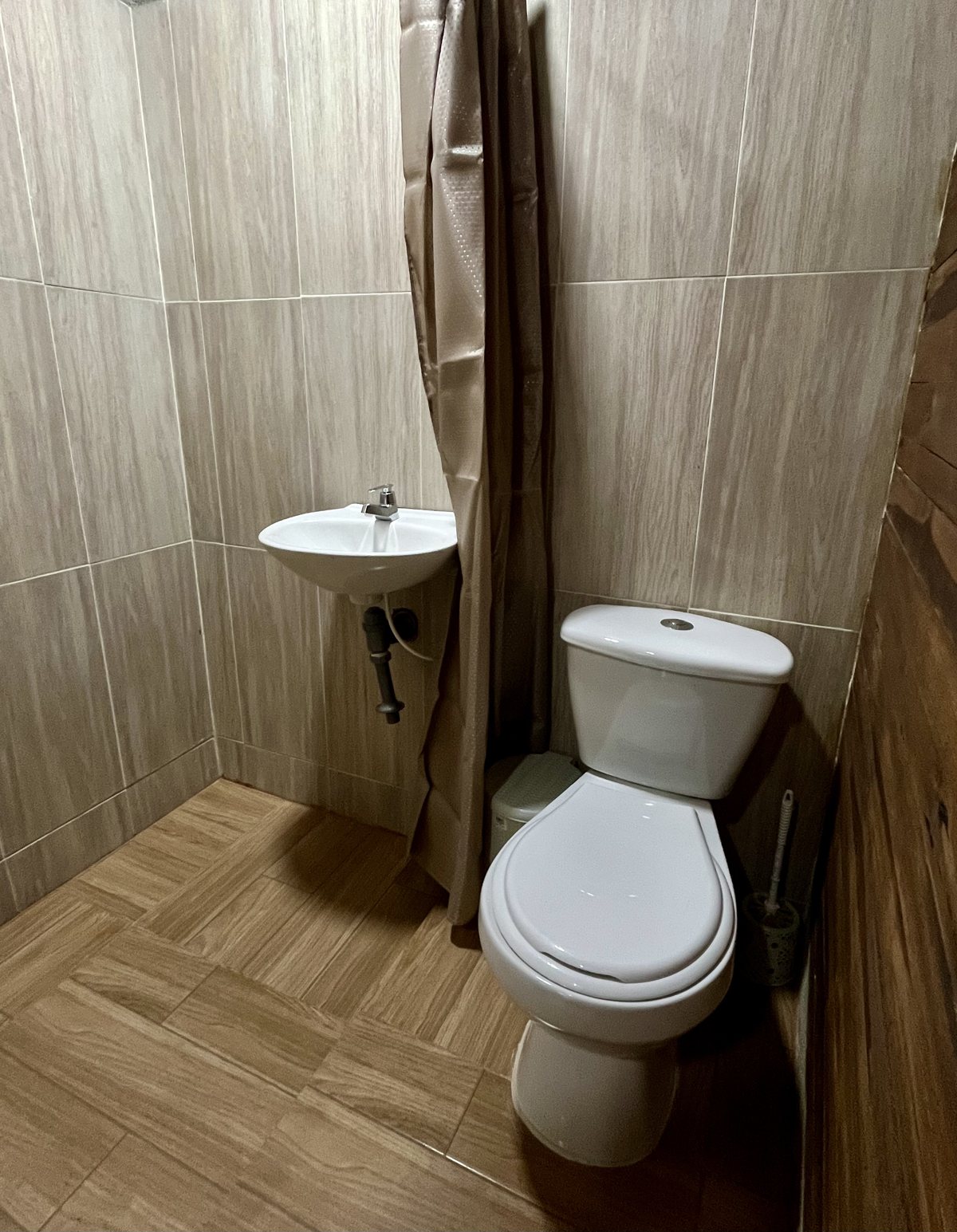Private bathroom of the air-conditioned cabin 2